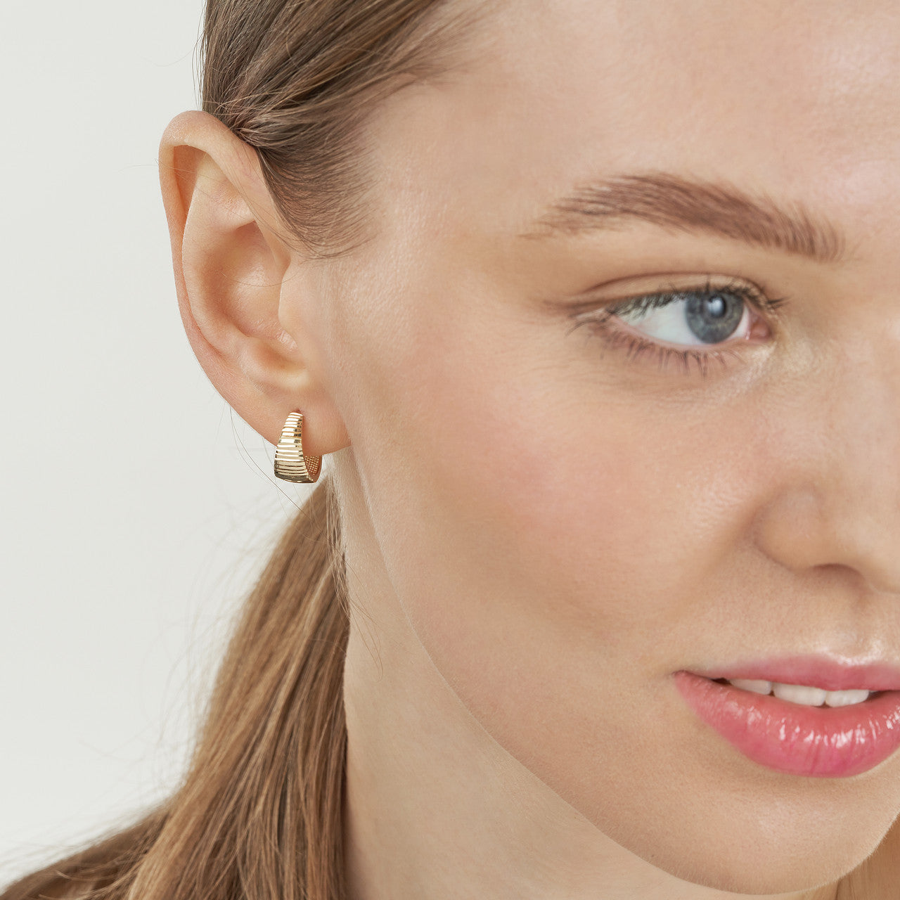 D/C Tapered Reversible Hoop Earrings 14K Yellow Gold